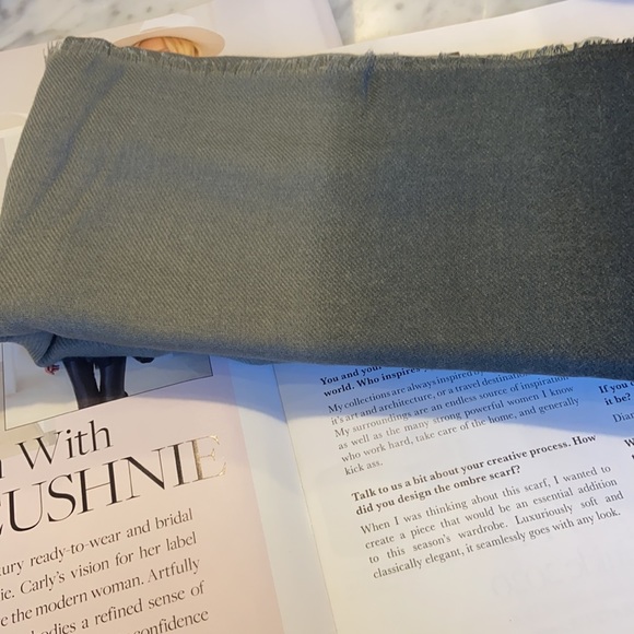 Brand new Cushnie grey horizon scarf, super soft and oversized for versatile use - Picture 7 of 7